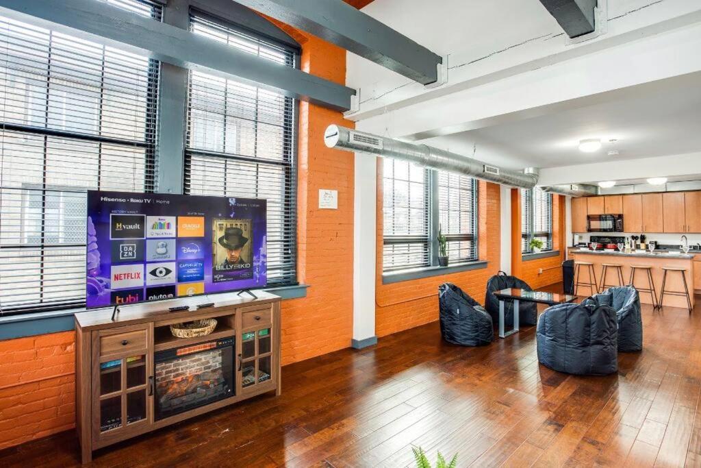 Centric Modern Loft W/ King Beds & Smart Gametable Villa Rochester Luaran gambar