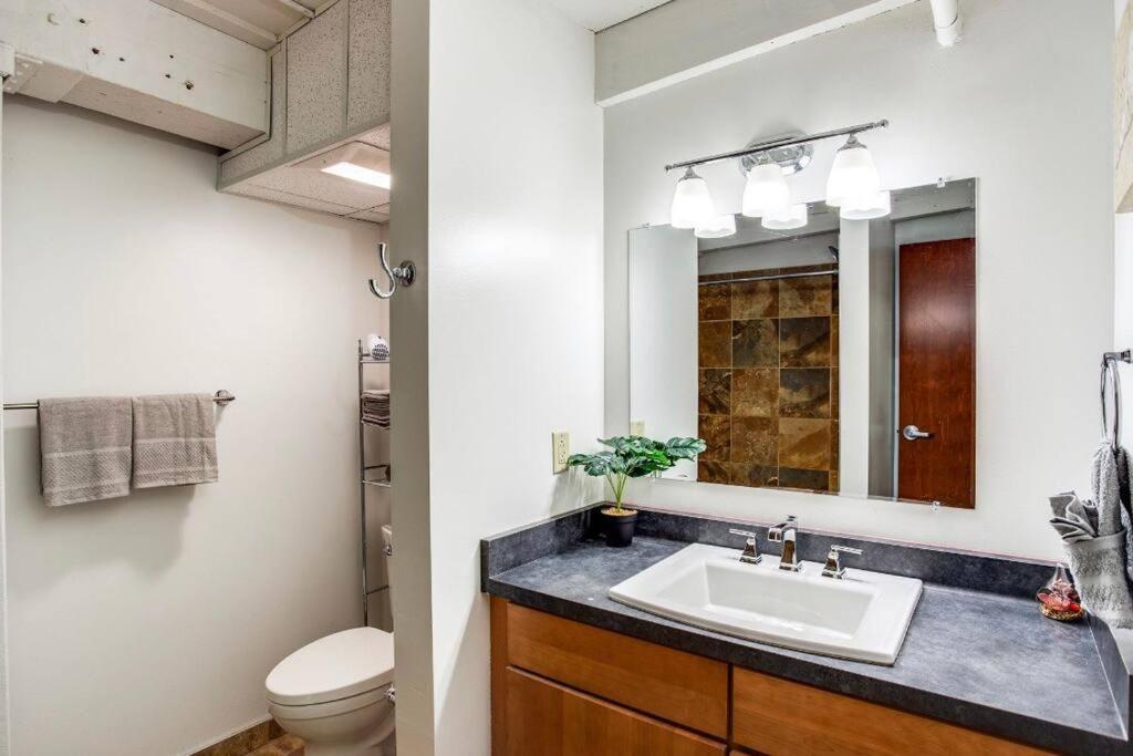 Centric Modern Loft W/ King Beds & Smart Gametable Villa Rochester Luaran gambar