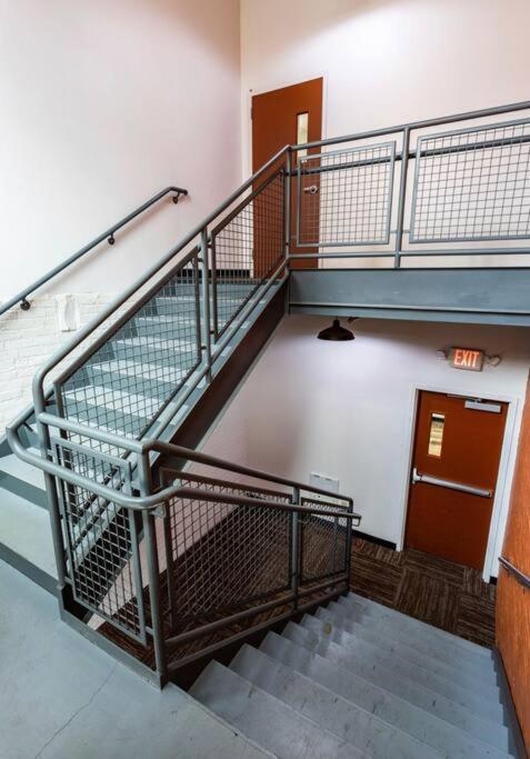 Centric Modern Loft W/ King Beds & Smart Gametable Villa Rochester Luaran gambar