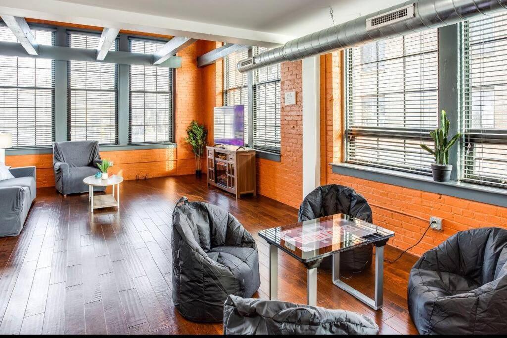 Centric Modern Loft W/ King Beds & Smart Gametable Villa Rochester Luaran gambar