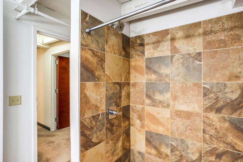 Centric Modern Loft W/ King Beds & Smart Gametable Villa Rochester Luaran gambar